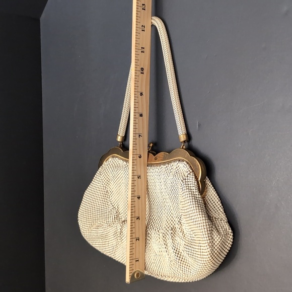 Vintage Whiting & Davis Ivory Mesh Evening Purse. - Picture 15 of 16